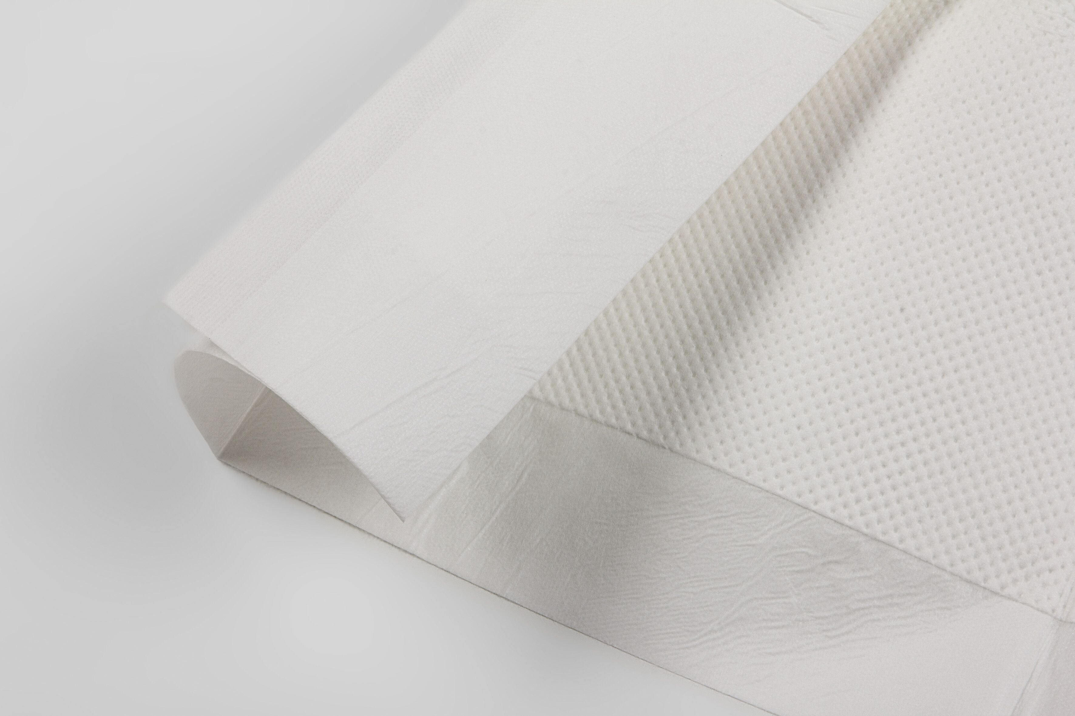 Transfer Sheet, white. Load capacity up to 150 kg, absorbent to 2,5l.
Do not use as Carry Cloth.

PP-nonwoven: 50g/m2 + PE: 25g/m2
Cellulose: 18g/m2 
27g SAP and 92g Fluff Pulp 
18g/m2 Tissue