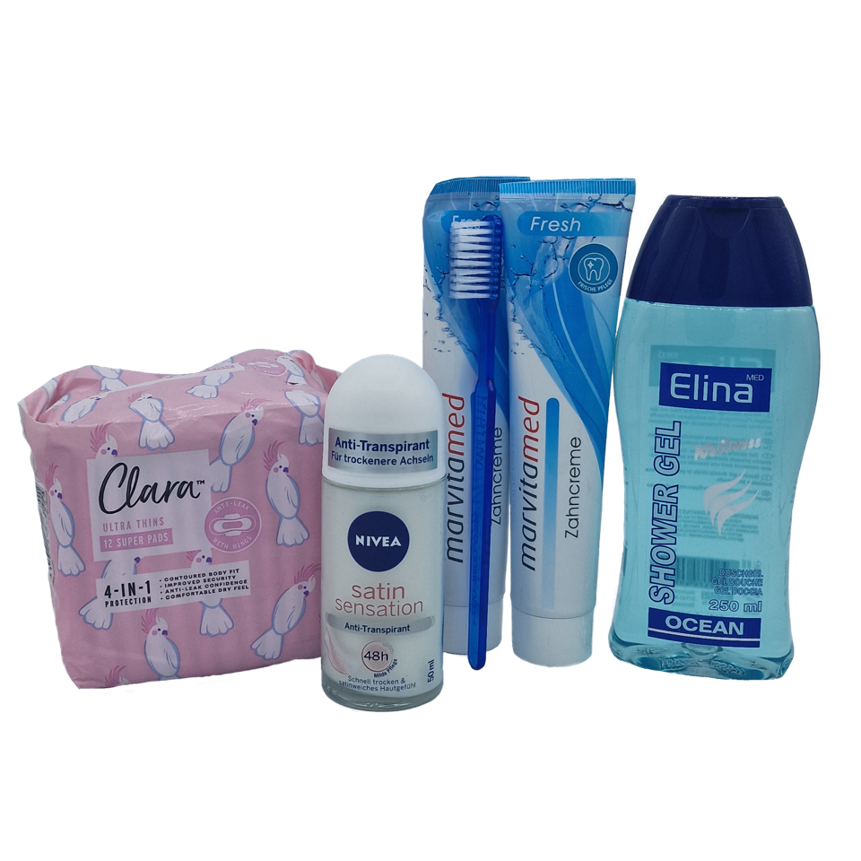 Content:
• Toothbrush loose
• 2 x toothpaste 75 ml
• Bottle of shower gel/shampoo 250 ml
• Deodorant roller 44ml
• Sanitary napkins 20 pieces
• Packed in a zip bag

15 pieces in a carton / 20 pieces on a pallet
Acceptance only possible in full boxes!