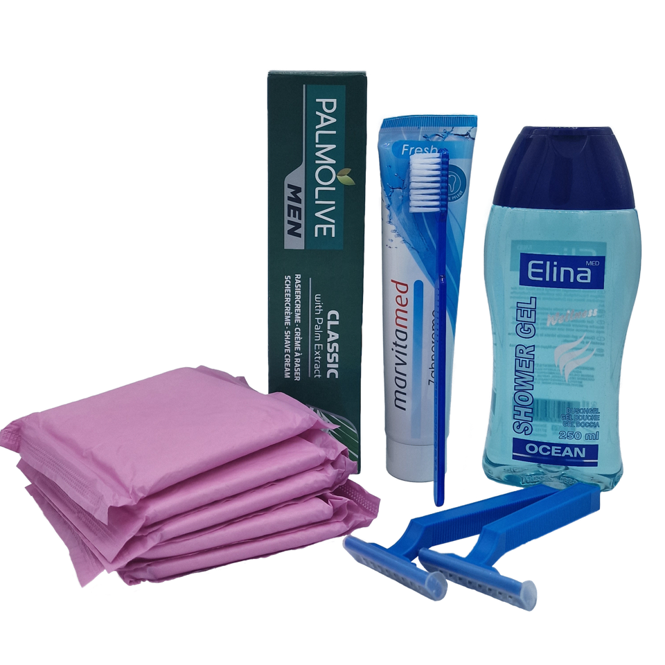 Content:
• Toothbrush loose
• 1 x Toothpaste 75 ml
• Bottle of shower gel/shampoo 250 ml
• 2 x disposable razors
• Shaving Foam 100ml
• Sanitary napkins 5 pieces
• Packed in a zip bag

25 pieces in a box / 20 pieces on a pallet
Acceptance only possible in full boxes!